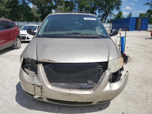 Photo 5 from auction – 2005 CHRYSLER TOWN & COU with VIN 2C8GP54L65R596917