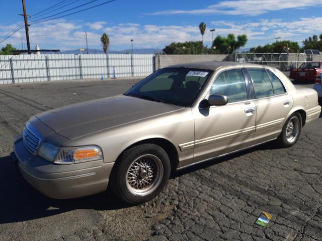 FORD CROWN VICT 2000 with VIN 2FAFP74W2YX123699 - Photo from auction
