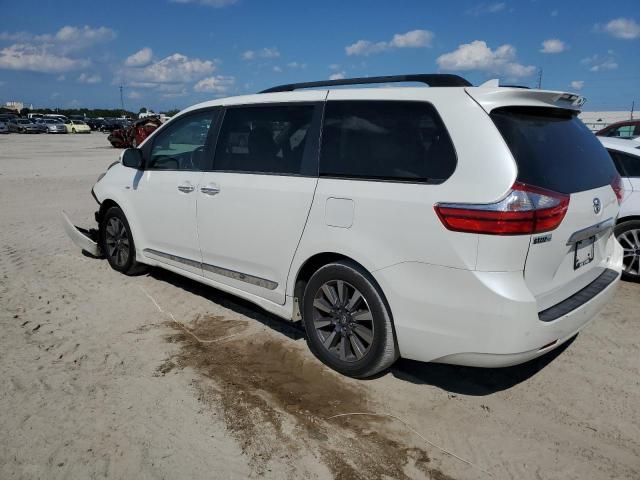 Photo 2 from auction – 2018 TOYOTA SIENNA XLE with VIN 5TDDZ3DC1JS194940