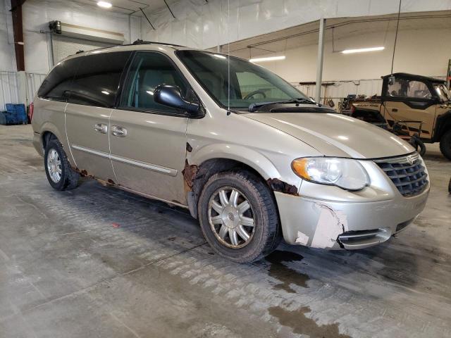 Photo 4 from auction – 2005 CHRYSLER TOWN & COU with VIN 2C4GP54L05R164258