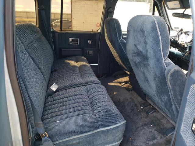 Photo 11 from auction – 1989 CHEVROLET SUBURBAN V with VIN 1GNFV16C1KF183094