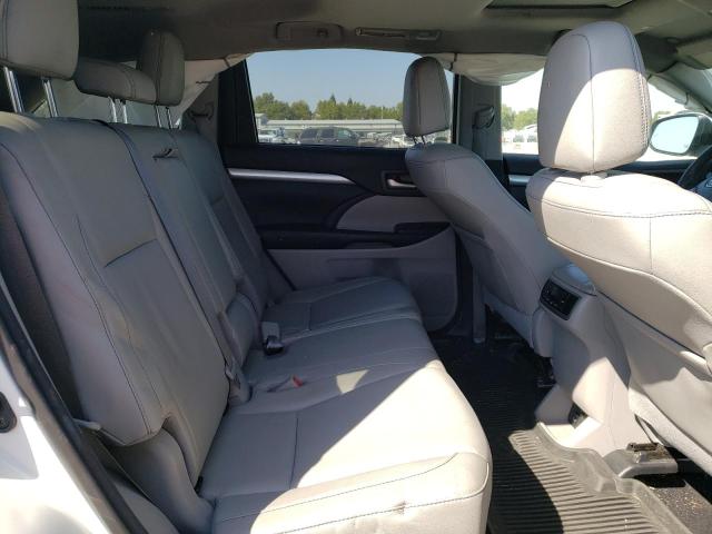 Photo 11 from auction – 2018 TOYOTA HIGHLANDER with VIN 5TDJZRFH1JS871354