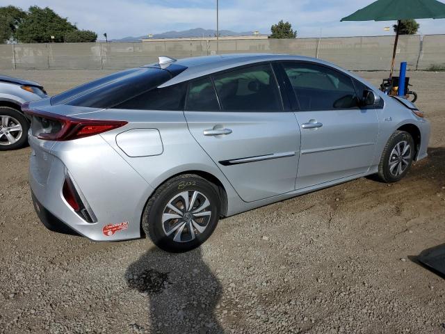 Photo 3 from auction – 2018 TOYOTA PRIUS PRIM with VIN JTDKARFP8J3075950