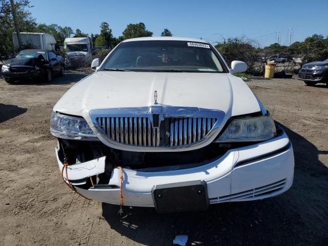 Photo 5 from auction – 2003 LINCOLN TOWN CAR S with VIN 1LNHM82W83Y640773