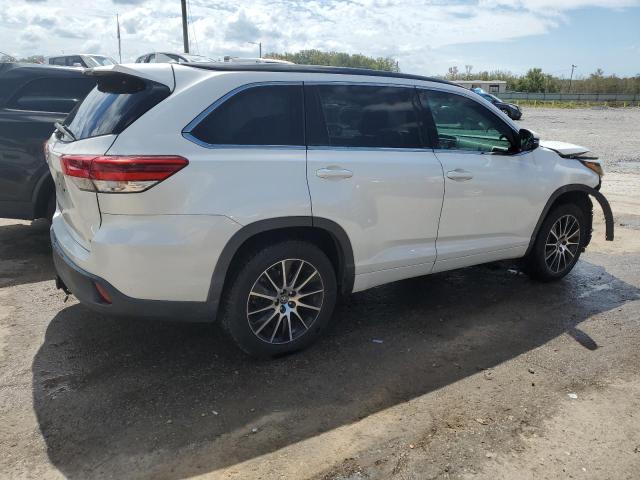 Foto 3 de la subasta – 2018 TOYOTA HIGHLANDER con VIN 5TDKZRFH3JS531238