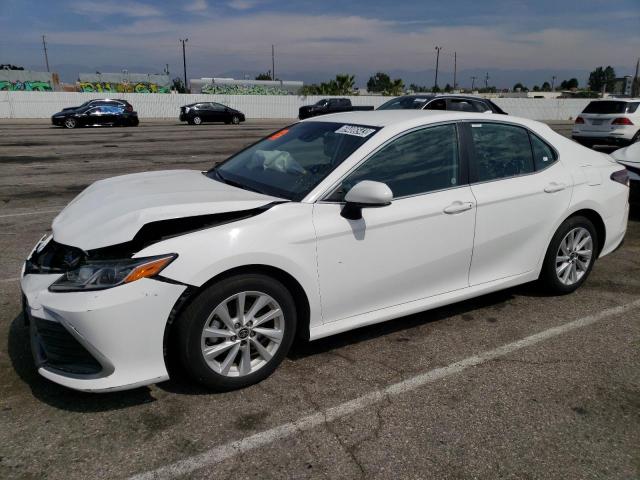 Photo 1 from auction – 2022 TOYOTA CAMRY LE with VIN 4T1C11AK2NU620201