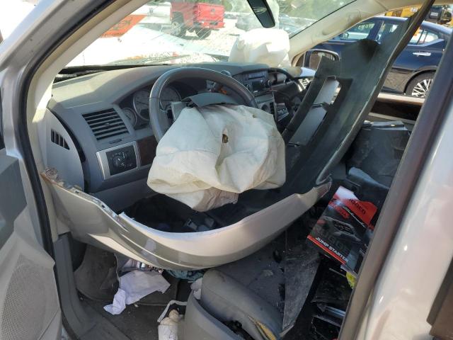 Photo 13 from auction – 2010 CHRYSLER TOWN & COU with VIN 2A4RR5D16AR282904