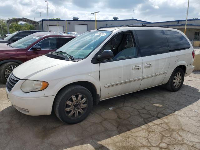 CHRYSLER TOWN & COU 2005 with VIN 2C8GP54L55R296561 - Photo from auction