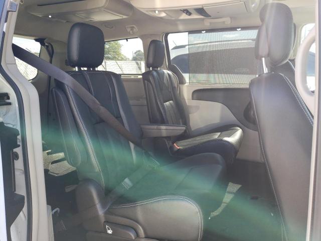 Photo 11 from auction – 2016 CHRYSLER TOWN & COU with VIN 2C4RC1CG8GR138320