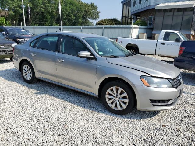 Photo 4 from auction – 2014 VOLKSWAGEN PASSAT S with VIN 1VWAT7A37EC074497