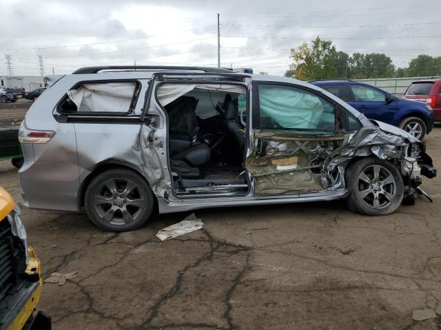 Photo 3 from auction – 2017 TOYOTA SIENNA SE with VIN 5TDXZ3DC3HS856962