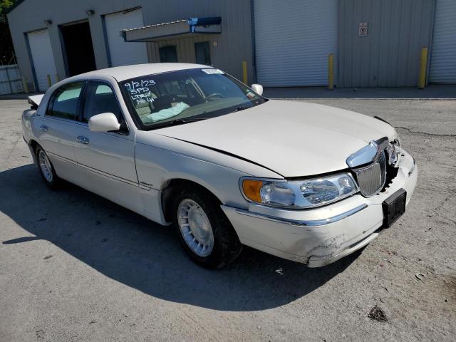 Photo 4 from auction – 2001 LINCOLN TOWN CAR E with VIN 1LNHM81W01Y653838