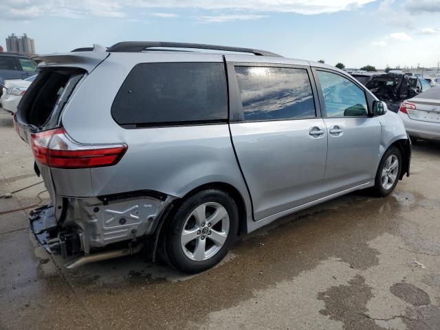 Photo 3 from auction – 2018 TOYOTA SIENNA LE with VIN 5TDKZ3DC6JS954674