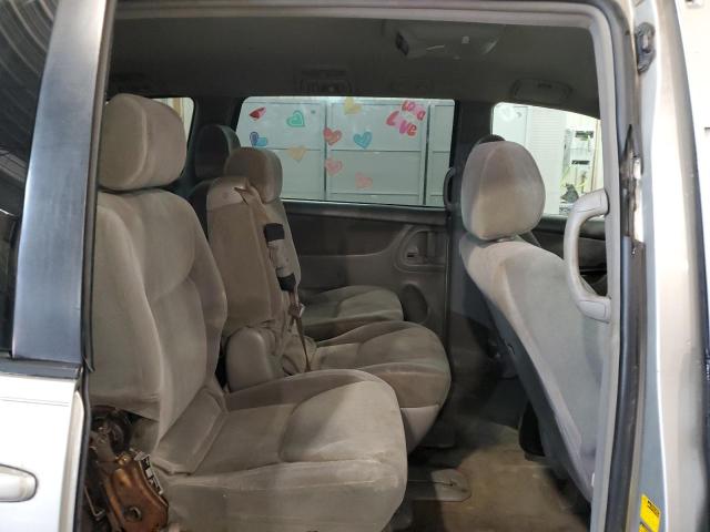 Photo 10 from auction – 2004 TOYOTA UK with VIN 5TDZA23CX4S083803