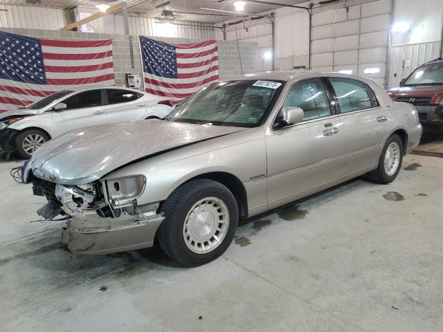 LINCOLN TOWN CAR E 2001 with VIN 1LNHM81W21Y660905 - Photo from auction