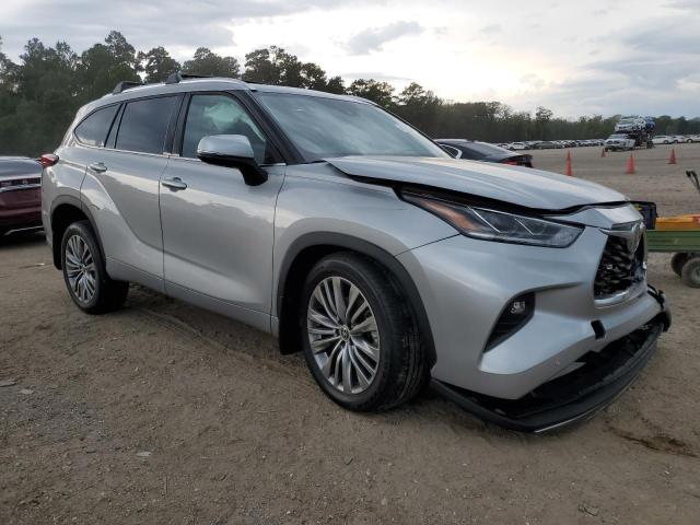 Photo 4 from auction – 2022 TOYOTA HIGHLANDER with VIN 5TDFZRAH0NS093275