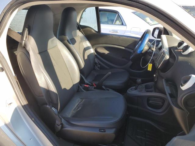 Photo 10 from auction – 2016 SMART FORTWO with VIN WMEFJ5DA8GK124816