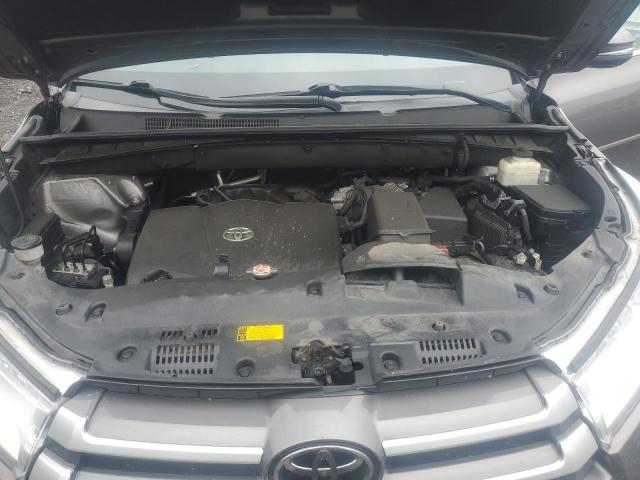 Photo 11 from auction – 2018 TOYOTA HIGHLANDER with VIN 5TDJZRFH0JS560417
