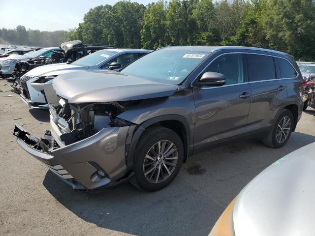 TOYOTA HIGHLANDER 2019 with VIN 5TDJZRFH9KS572227 - Photo from auction