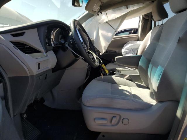 Photo 7 from auction – 2017 TOYOTA SIENNA LE with VIN 5TDKZ3DC6HS804543