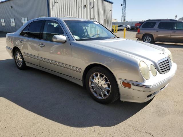 Снимка 4 от търг – 2001 MERCEDES-BENZ E 320 с VIN WDBJF65J61B172982