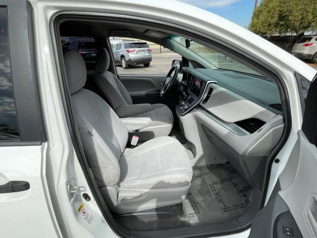 Photo 5 from auction – 2017 TOYOTA SIENNA with VIN 5TDZZ3DC9HS810304