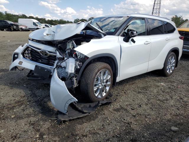 TOYOTA HIGHLANDER 2022 with VIN 5TDDZRBH6NS592362 - Photo from auction