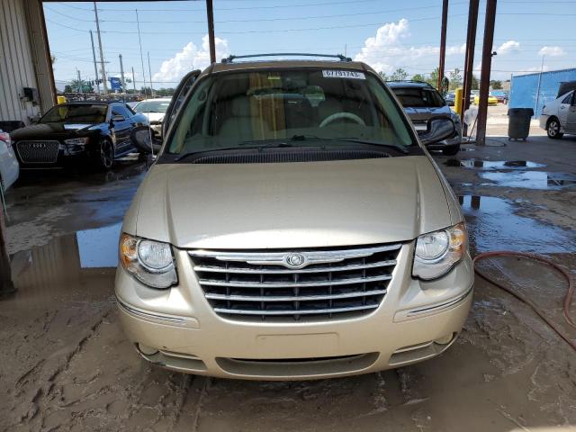 Photo 5 from auction – 2005 CHRYSLER TOWN & COU with VIN 2C4GP54L55R508053