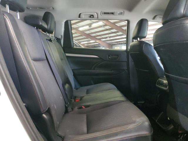Photo 11 from auction – 2016 TOYOTA HIGHLANDER with VIN 5TDBKRFH9GS345412