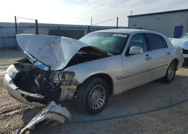 Photo 1 from auction – 2000 LINCOLN TOWN CAR C with VIN 1LNHM83W4YY941997
