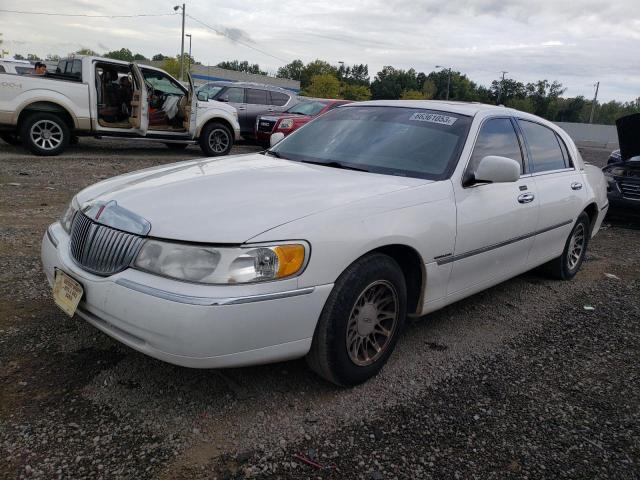 LINCOLN TOWN CAR S 2000 with VIN 1LNHM82W7YY898046 - Photo from auction