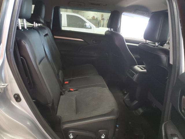 Photo 11 from auction – 2016 TOYOTA HIGHLANDER with VIN 5TDBKRFH9GS233354