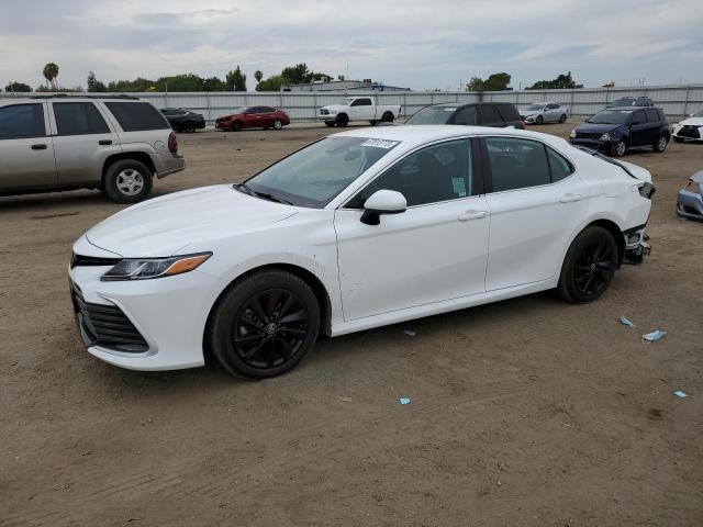 TOYOTA CAMRY LE 2022 with VIN 4T1C11AK2NU618657 - Photo from auction