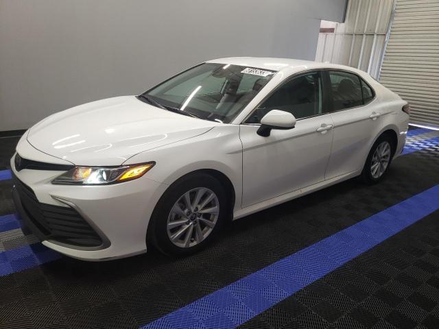 TOYOTA CAMRY LE 2022 with VIN 4T1C11AK2NU676400 - Photo from auction