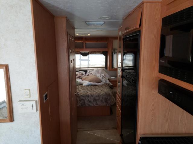Photo 6 from auction – 2005 HURI RV with VIN 1F6LF53S940A13926