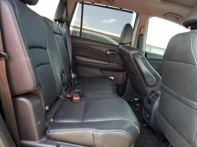 Photo 11 from auction – 2016 HONDA PILOT TOUR with VIN 5FNYF5H9XGB025601
