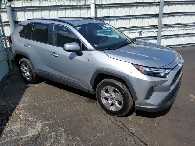 Photo 4 from auction – 2022 TOYOTA RAV4 XLE with VIN 2T3W1RFV6NC185481