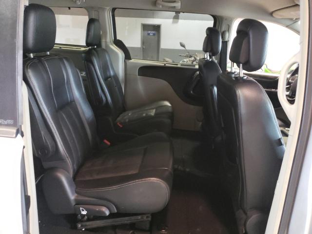Photo 11 from auction – 2012 CHRYSLER TOWN & COU with VIN 2C4RC1CG5CR195729