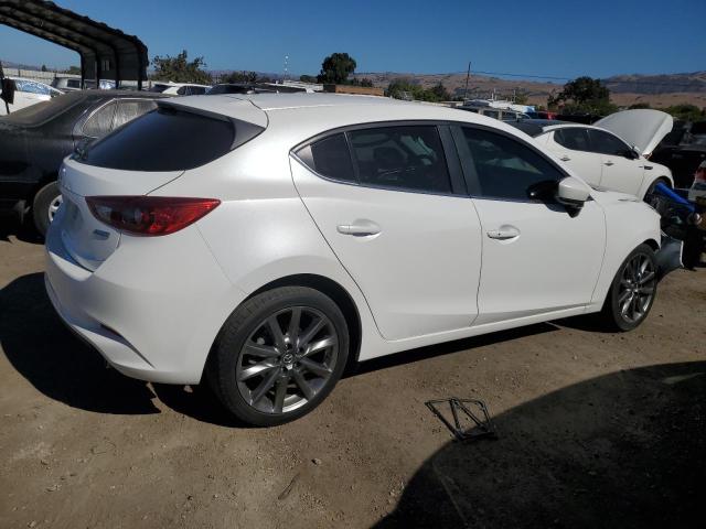Photo 3 from auction – 2018 MAZDA 3 TOURING with VIN 3MZBN1L3XJM165474