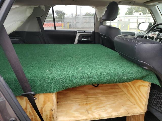 Photo 11 from auction – 2018 TOYOTA 4RUNNER SR with VIN JTEBU5JR5J5508942