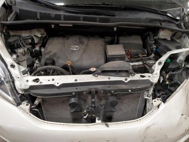 Photo 12 from auction – 2017 TOYOTA SIENNA XLE with VIN 5TDDZ3DC2HS153453