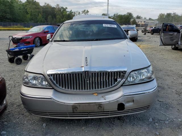 Photo 5 from auction – 2004 LINCOLN TOWN CAR U with VIN 1LNHM83W34Y680209