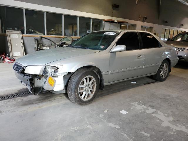TOYOTA CAMRY LE 2000 with VIN 4T1BF28K2YU105177 - Photo from auction