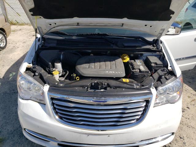 Photo 12 from auction – 2016 CHRYSLER TOWN & COU with VIN 2C4RC1CG8GR138320