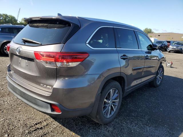 Photo 3 from auction – 2018 TOYOTA HIGHLANDER with VIN 5TDJZRFH2JS830666