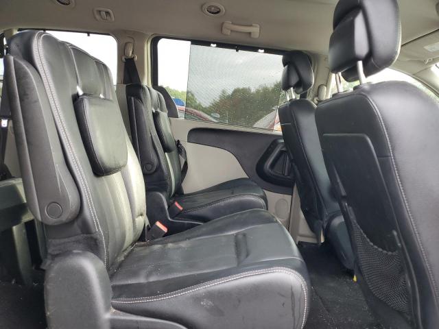 Photo 11 from auction – 2015 CHRYSLER TOWN & COU with VIN 2C4RC1BG3FR596895