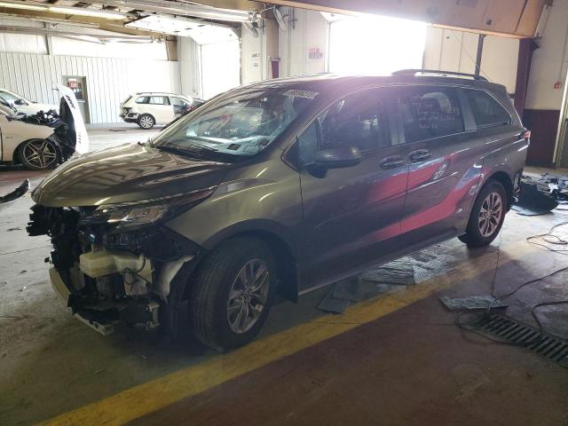 TOYOTA SIENNA LE 2022 with VIN 5TDKRKEC8NS094064 - Photo from auction