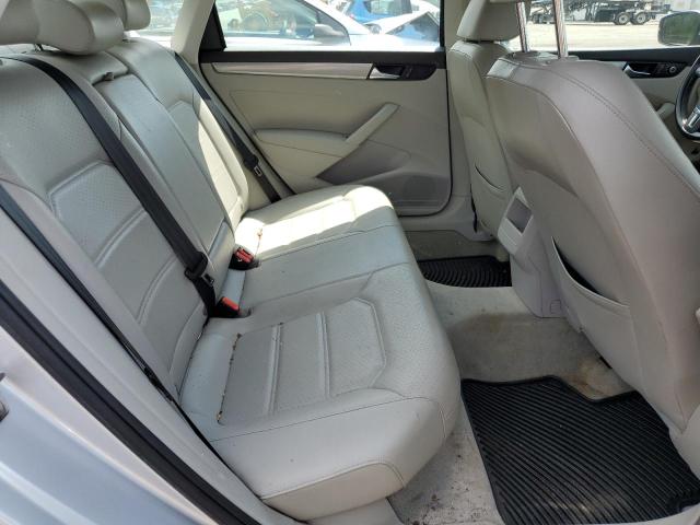 Photo 10 from auction – 2015 VOLKSWAGEN PASSAT S with VIN 1VWAT7A31FC033896