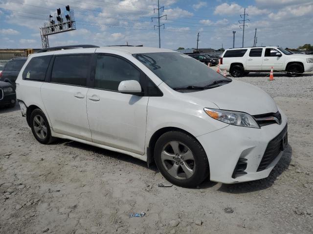 Photo 4 from auction – 2018 TOYOTA SIENNA LE with VIN 5TDKZ3DC9JS954975