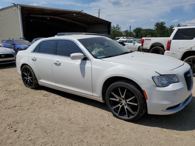 Photo 4 from auction – 2018 CHRYSLER 300 TOURIN with VIN 2C3CCAAG3JH338130